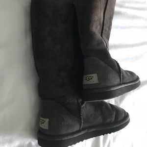 Classic Chocolate brown uggs size 7